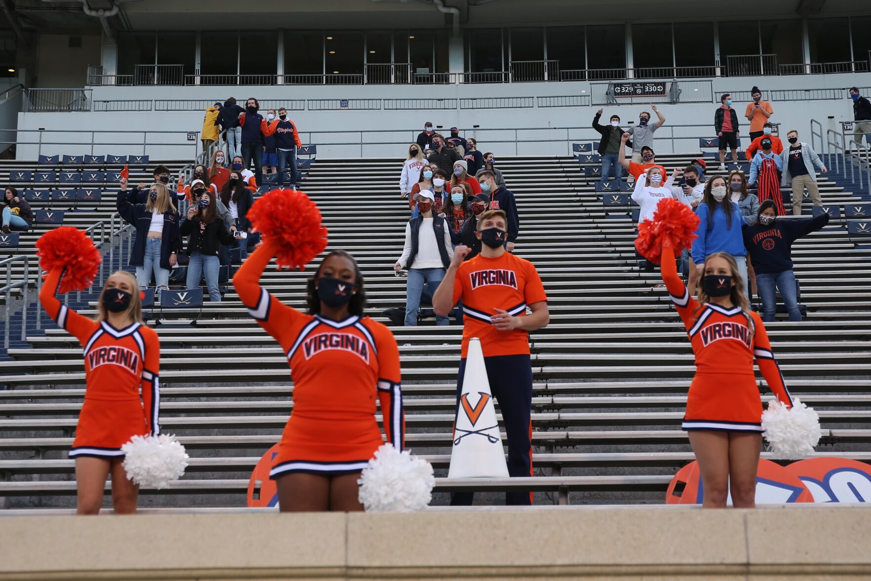 111420-cdp-sports-uvafootball354.JPG